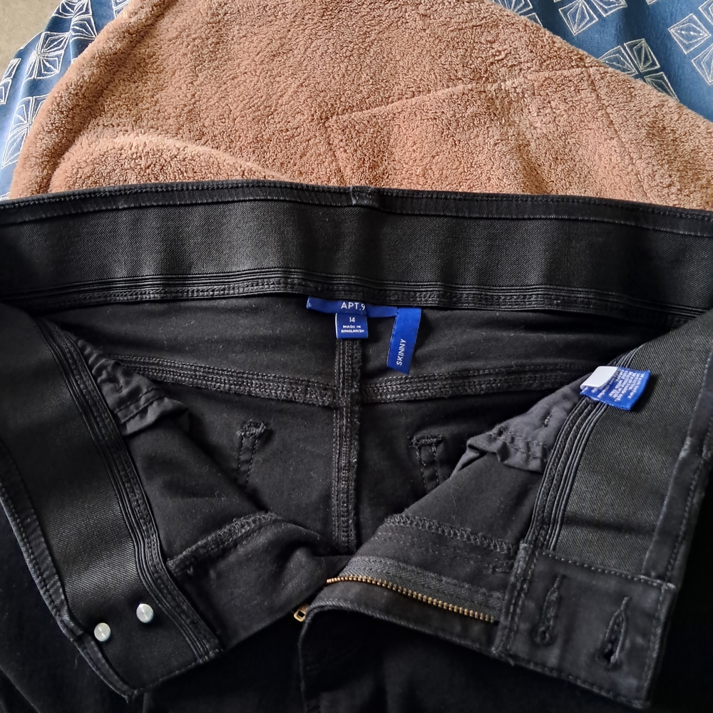 Women'sApt 9 Stretch Black Jeans - Picture 2 of 10